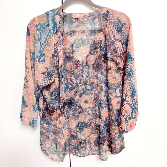 Anthropologie Figuerca & Flower Art to Wear V-Neck Sheer Blouse Animal Print L - Picture 3 of 9